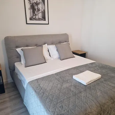 Satina With Private Parking & Self Check-in Craiova