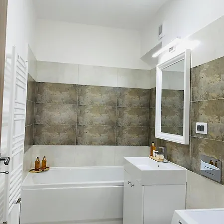 Satina With Private Parking & Self Check-in Apartment