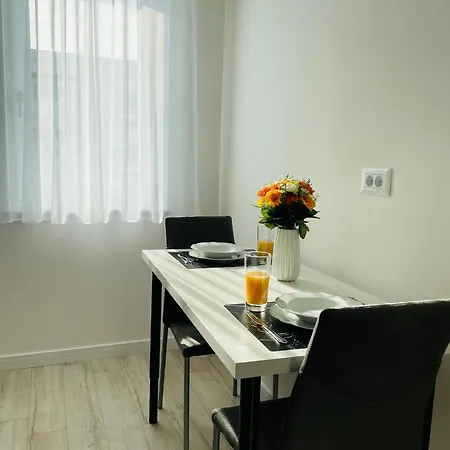 Satina With Private Parking & Self Check-in Apartment