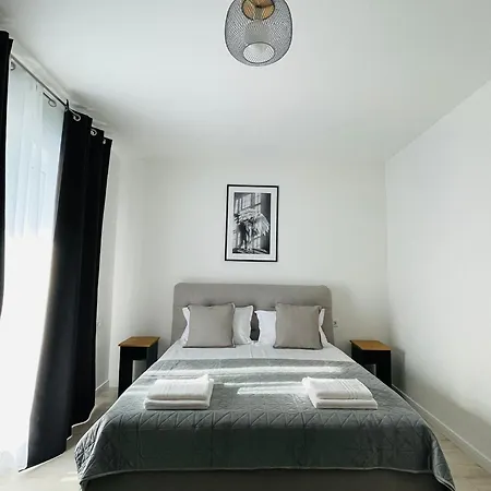 Satina With Private Parking & Self Check-in * Craiova