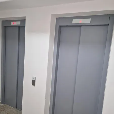 Satina With Private Parking & Self Check-in *